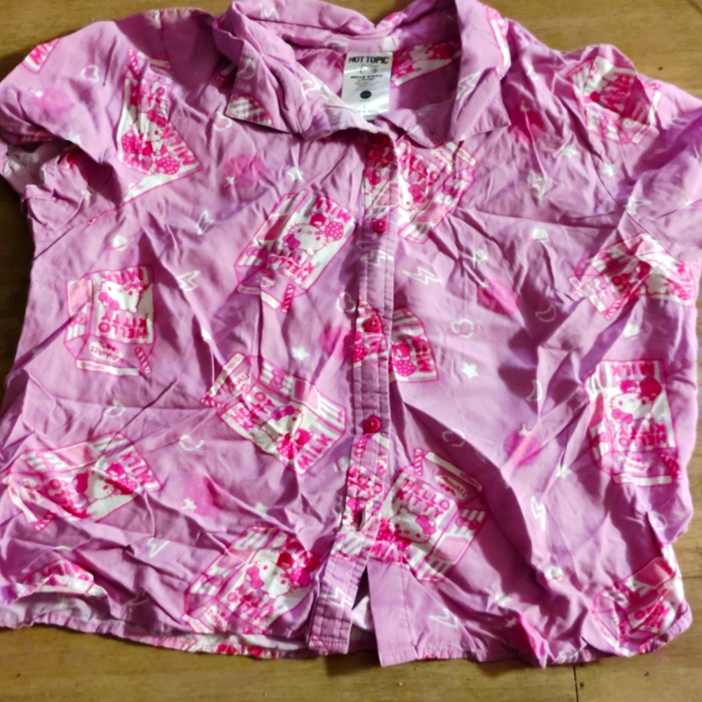 Hello Kitty hot topic pink shirt sleeve button up shirt size l very rare